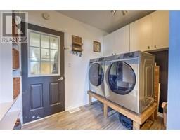 2406 JANE STREET - 31