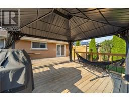 15 PRESTON AVENUE - 23