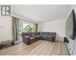 15 PRESTON AVENUE - 5