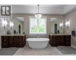 647 ST CLAIR PARKWAY - 25