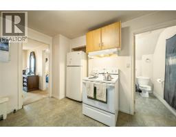 404 RUSSELL STREET - 18