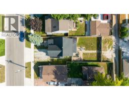 404 RUSSELL STREET - 32