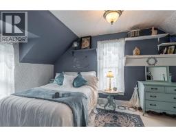 438 Emmeline STREET - 18