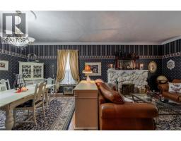 438 Emmeline STREET - 6