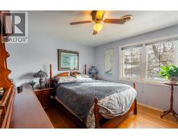 635 Highbury PARK - 18