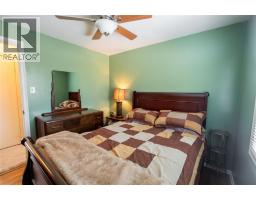 635 Highbury PARK - 23