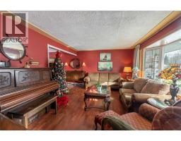 635 Highbury PARK - 4