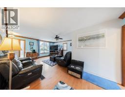 590 SIMCOE STREET - 10