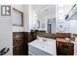 590 SIMCOE STREET - 15