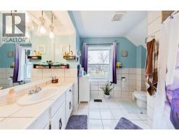 590 SIMCOE STREET - 18