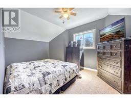 2406 JANE STREET - 32