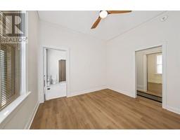 119 CHRISTINA STREET South - 33