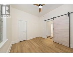 119 CHRISTINA STREET South - 35