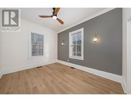119 CHRISTINA STREET South - 37