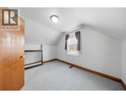 729 Oakdale AVENUE - 19