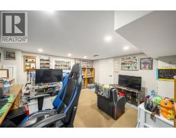 404 RUSSELL STREET - 13