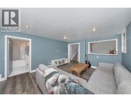 570 CATHCART BOULEVARD - 33