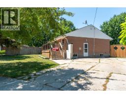 18 TWEEDSMUIR AVENUE - 26