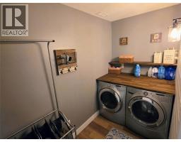 2565 ELIZABETH STREET - 32