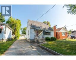 558 KINTAIL STREET - 2