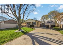 574 Nassau CRESCENT - 2