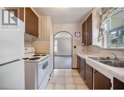 2344 Sydenham AVENUE - 7