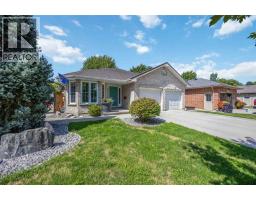 123 Cassandra BOULEVARD - 1