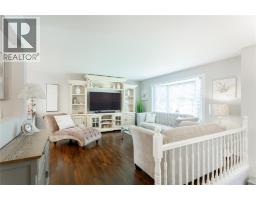 2576 ELIZABETH STREET - 3