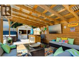 2576 ELIZABETH STREET - 36
