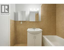 150 COLLEGE AVENUE North - 14