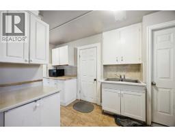 150 COLLEGE AVENUE North - 6