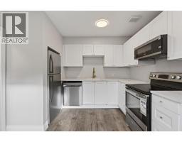 816 WELLINGTON STREET - 8