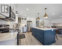 303 LAURENTIAN CRESCENT - 12