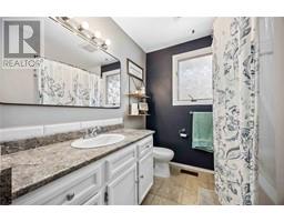 303 LAURENTIAN CRESCENT - 15