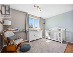 303 LAURENTIAN CRESCENT - 22