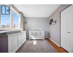 303 LAURENTIAN CRESCENT - 23