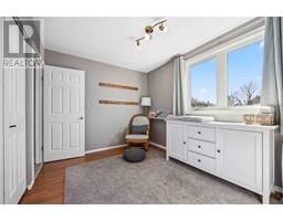 303 LAURENTIAN CRESCENT - 24