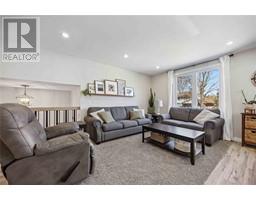 303 LAURENTIAN CRESCENT - 7
