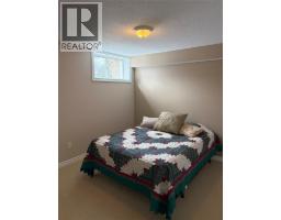 13 OAKWOOD LINKS LANE - 24