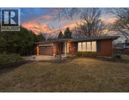 912 VARSITY CRESCENT - 1