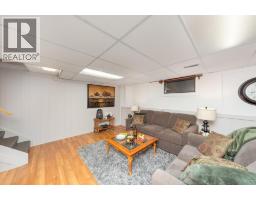 912 VARSITY CRESCENT - 17