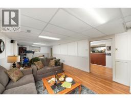 912 VARSITY CRESCENT - 19