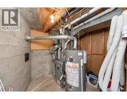 912 VARSITY CRESCENT - 27