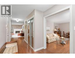 912 VARSITY CRESCENT - 3