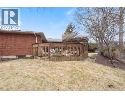 912 VARSITY CRESCENT - 32