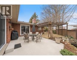 912 VARSITY CRESCENT - 33