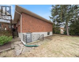 912 VARSITY CRESCENT - 36