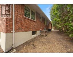 912 VARSITY CRESCENT - 37