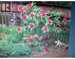 912 VARSITY CRESCENT - 38