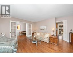 912 VARSITY CRESCENT - 4